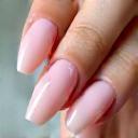 Extensions d'ongles en acrylique impeccables.